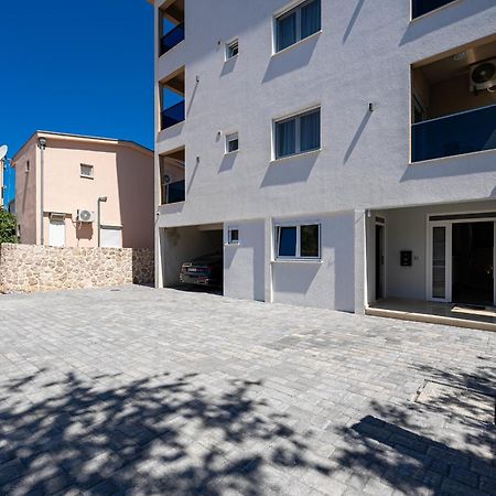 Sunways Apartments Dobra Voda Luaran gambar