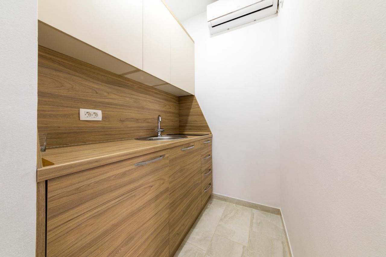 Sunways Apartments Dobra Voda Luaran gambar