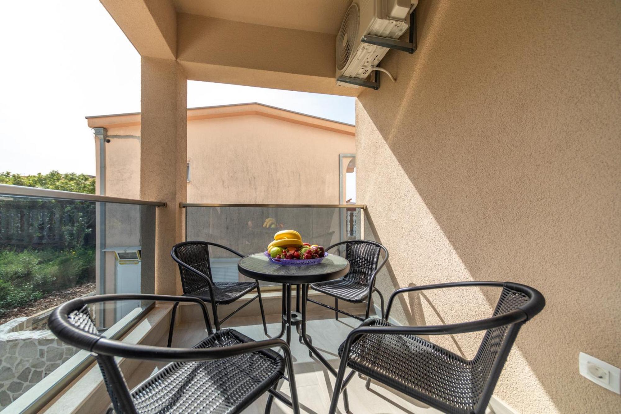 Sunways Apartments Dobra Voda Bilik gambar